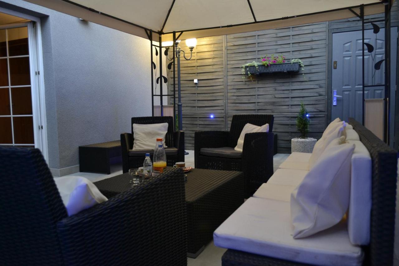 Zajazd Restauracja Paradise ชาพลีเนก ภายนอก รูปภาพ